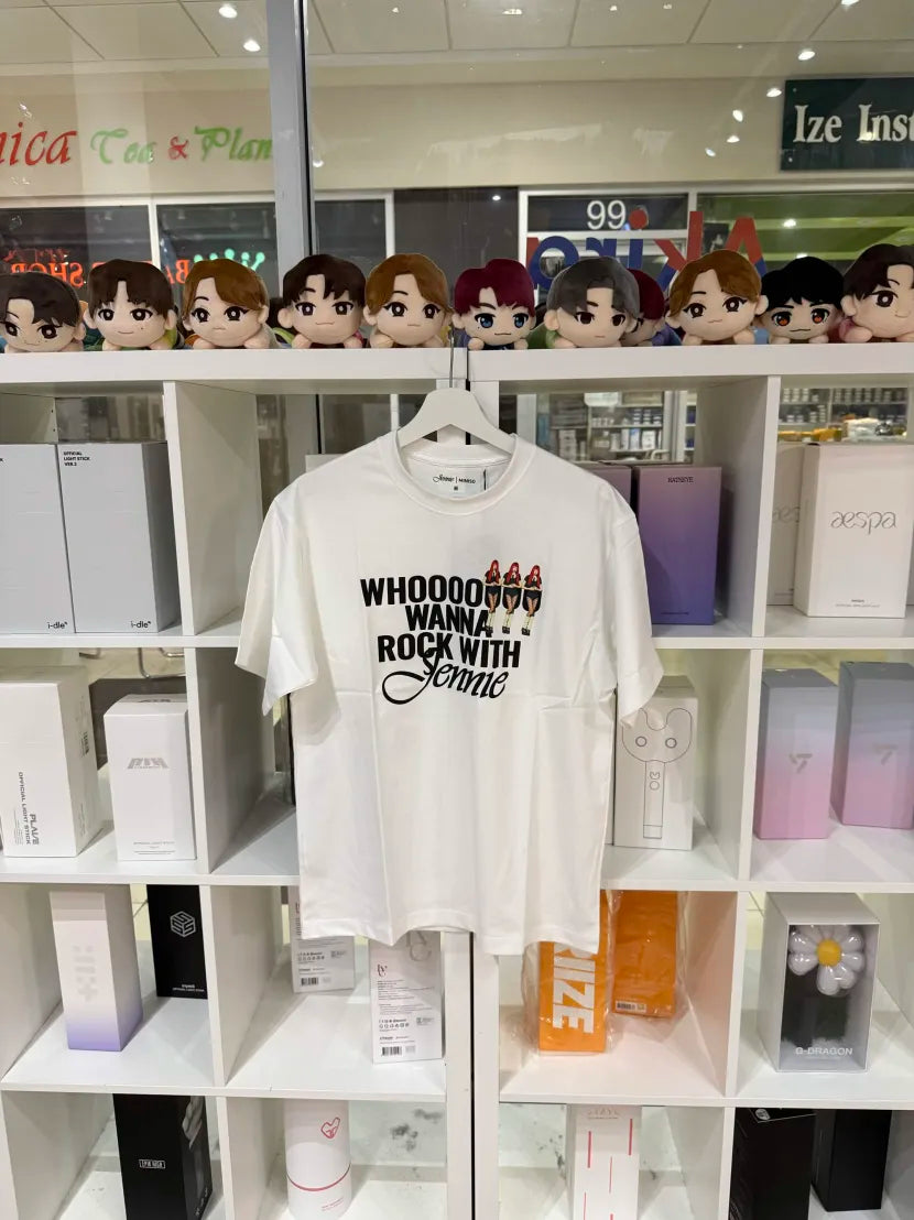 JENNIE X MINISO TEE SHIRT BLACK/WHITE RED