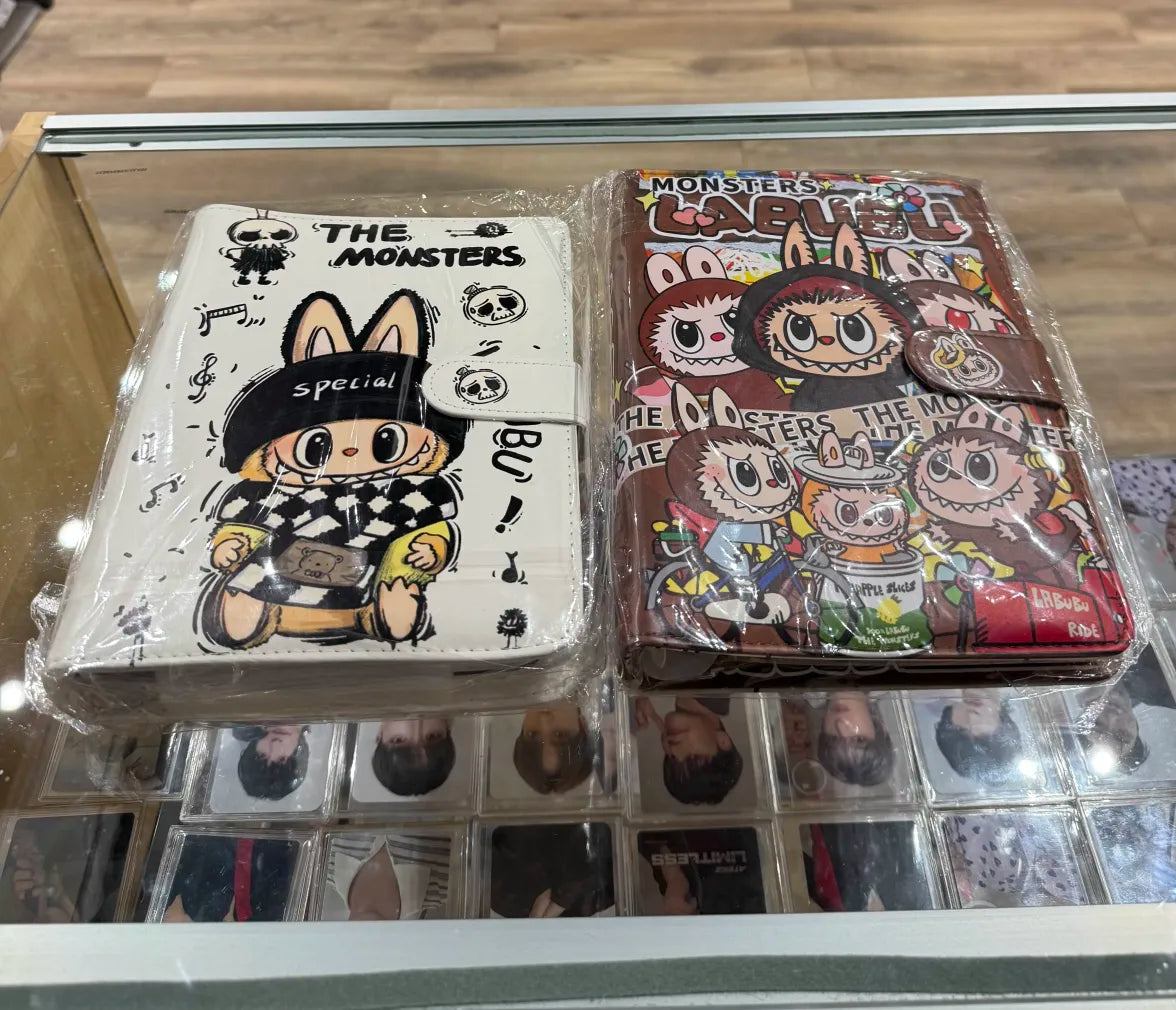 Labubu 4 pocket ziper binder (10 pages inlcuded holds 40 cards)