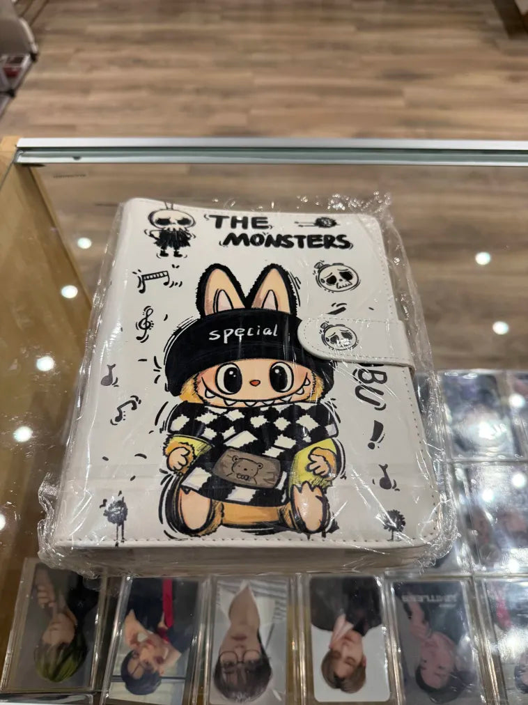 Labubu 4 pocket ziper binder (10 pages inlcuded holds 40 cards)