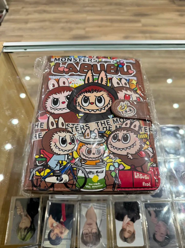 Labubu 4 pocket ziper binder (10 pages inlcuded holds 40 cards)